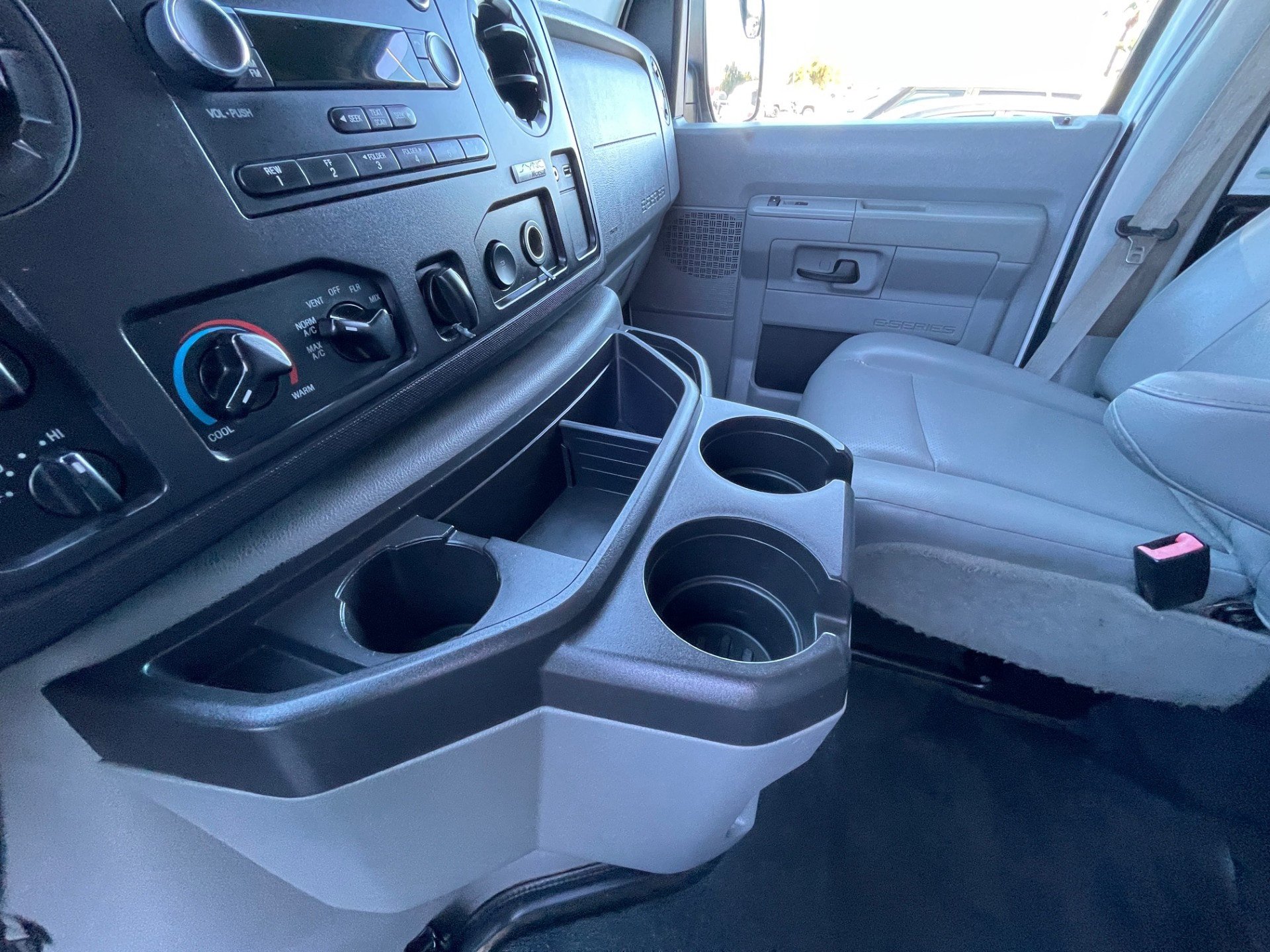 Used 2014 Ford E-350 and Econoline 350 XL w/ Power Windows & Locks Group RWD image 17