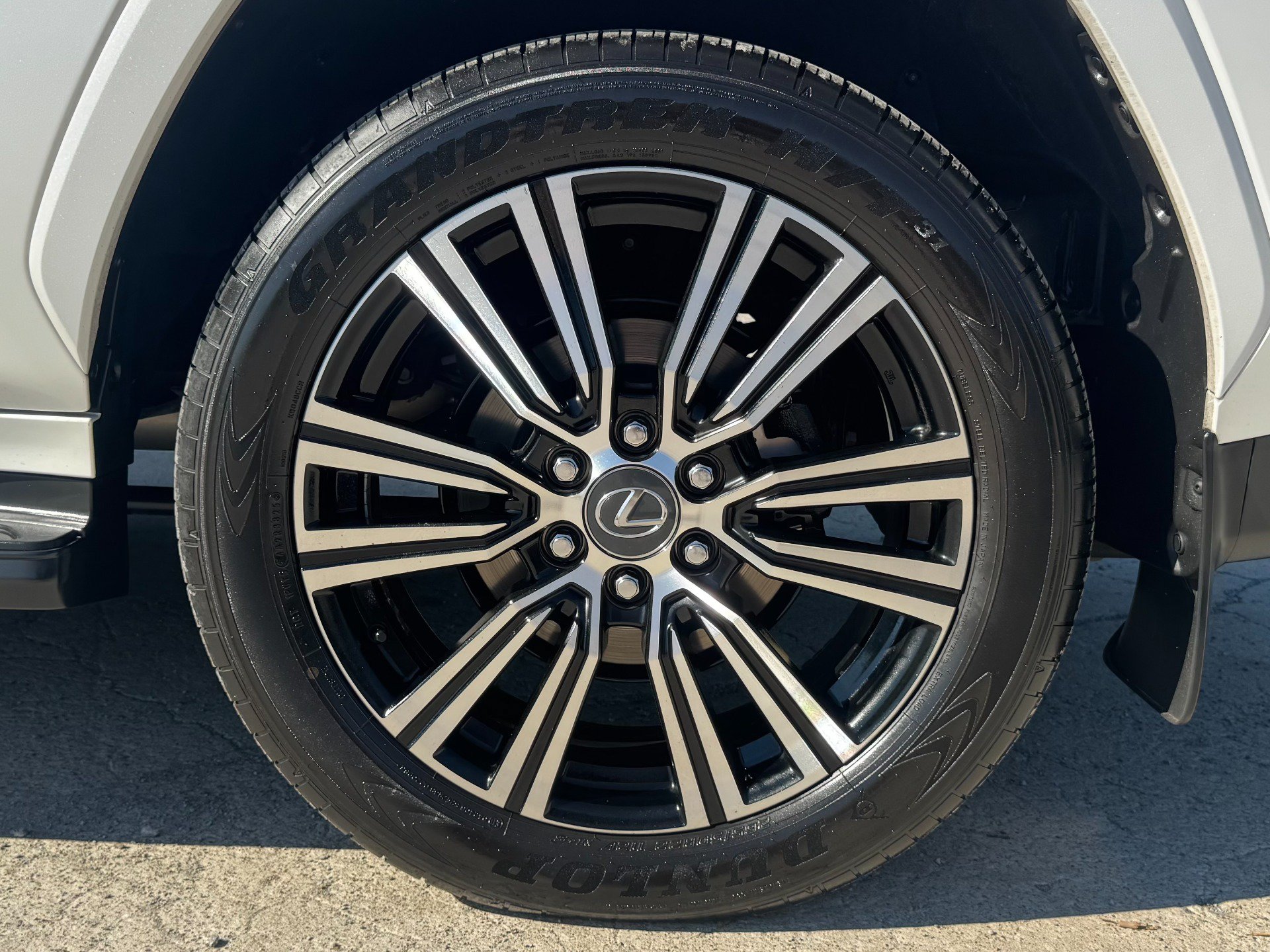 Used 2024 Lexus LX 600 4WD w/ Luxury Package image 84