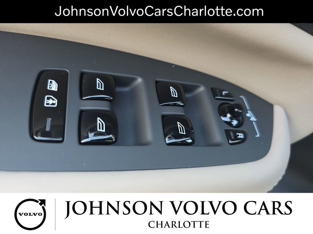 New 2026 Volvo XC90 B6 Plus w/ Protection Package Premier image 32