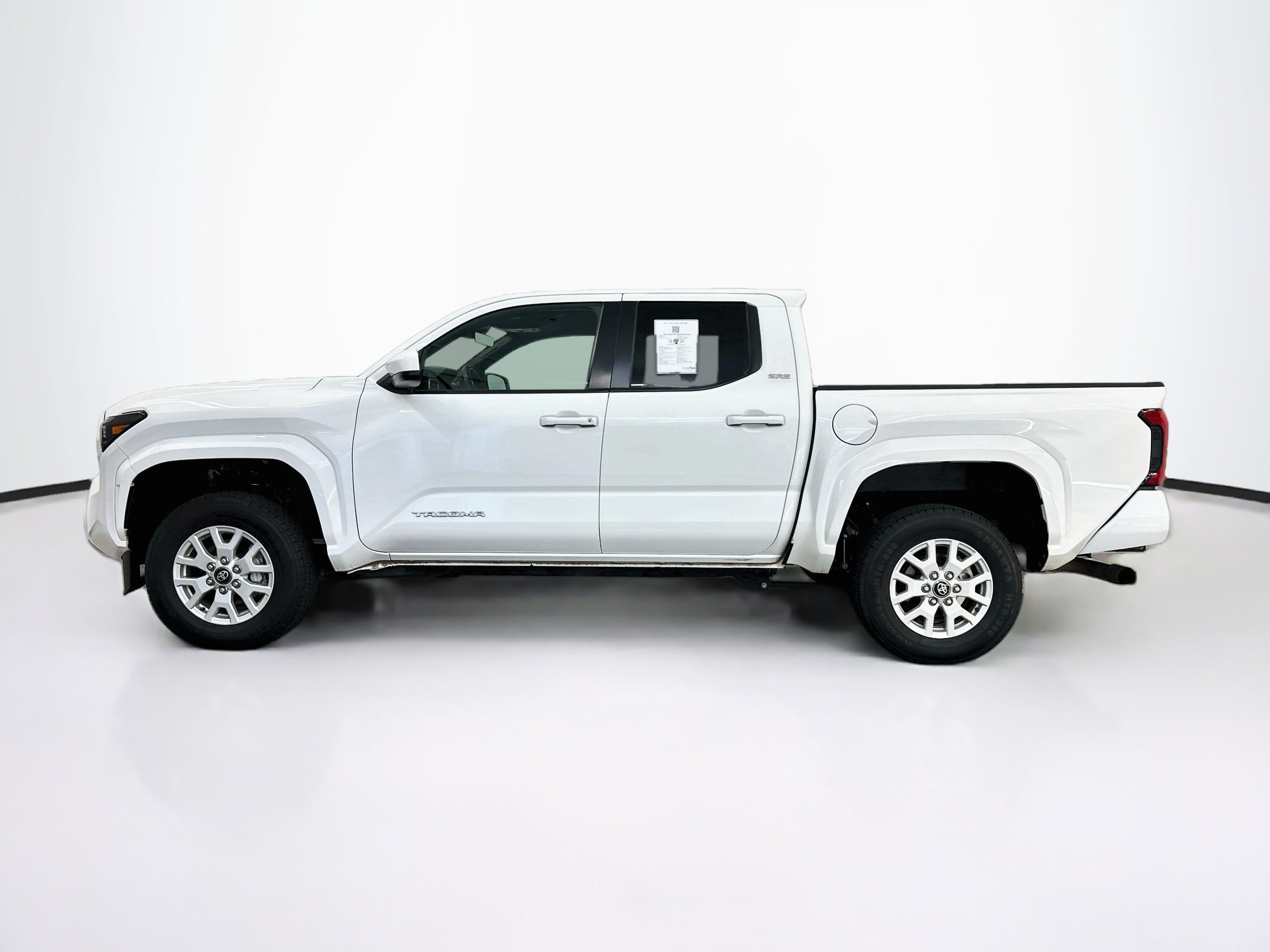 Used 2024 Toyota Tacoma SR5 AWD/4WD image 4