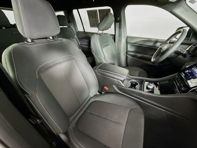 Used 2025 Jeep Grand Cherokee L Laredo RWD image 35