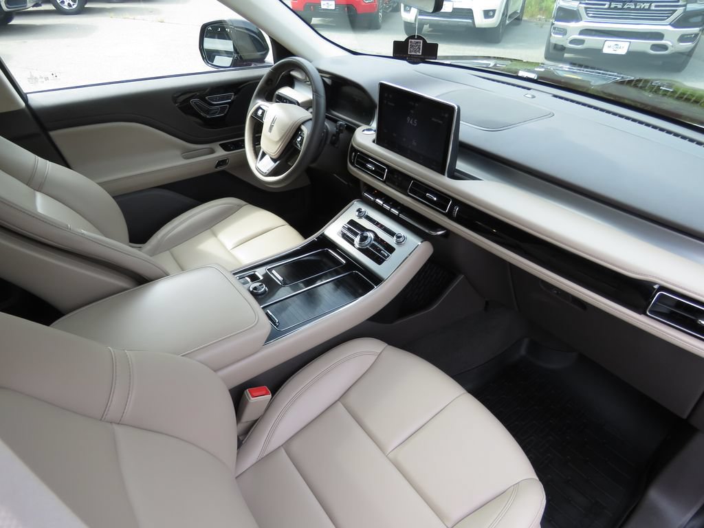 Used 2023 Lincoln Aviator AWD w/ Premium Package image 14