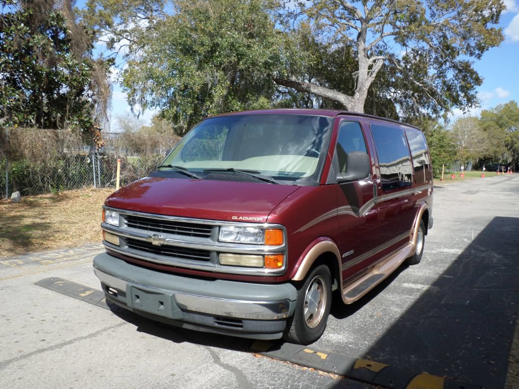 Used 2000 Chevrolet Express 1500 RWD image 4