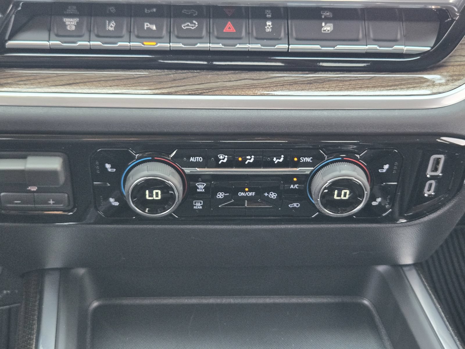 New 2026 Chevrolet Silverado 3500 LT w/ Texas Edition AWD/4WD image 19