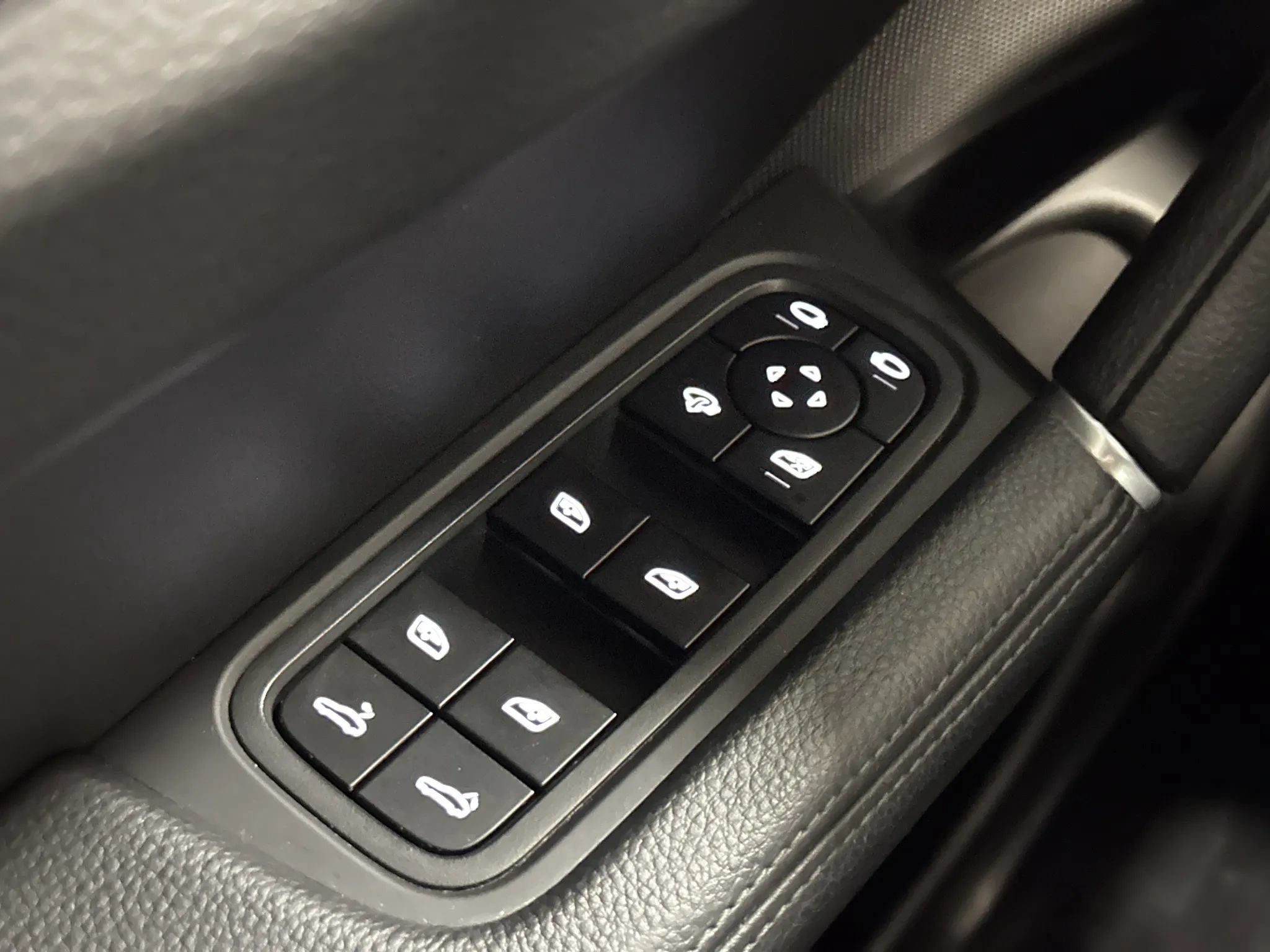 Used 2022 Porsche Cayenne AWD/4WD image 29