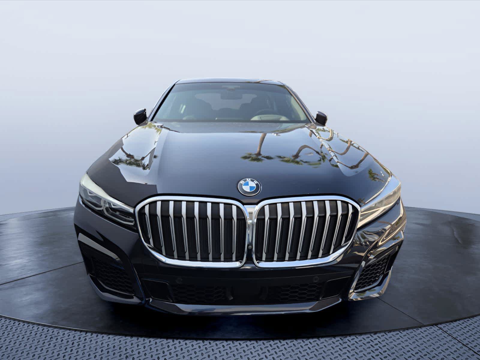 Used 2021 BMW 750i xDrive w/ M Sport Package AWD/4WD image 2