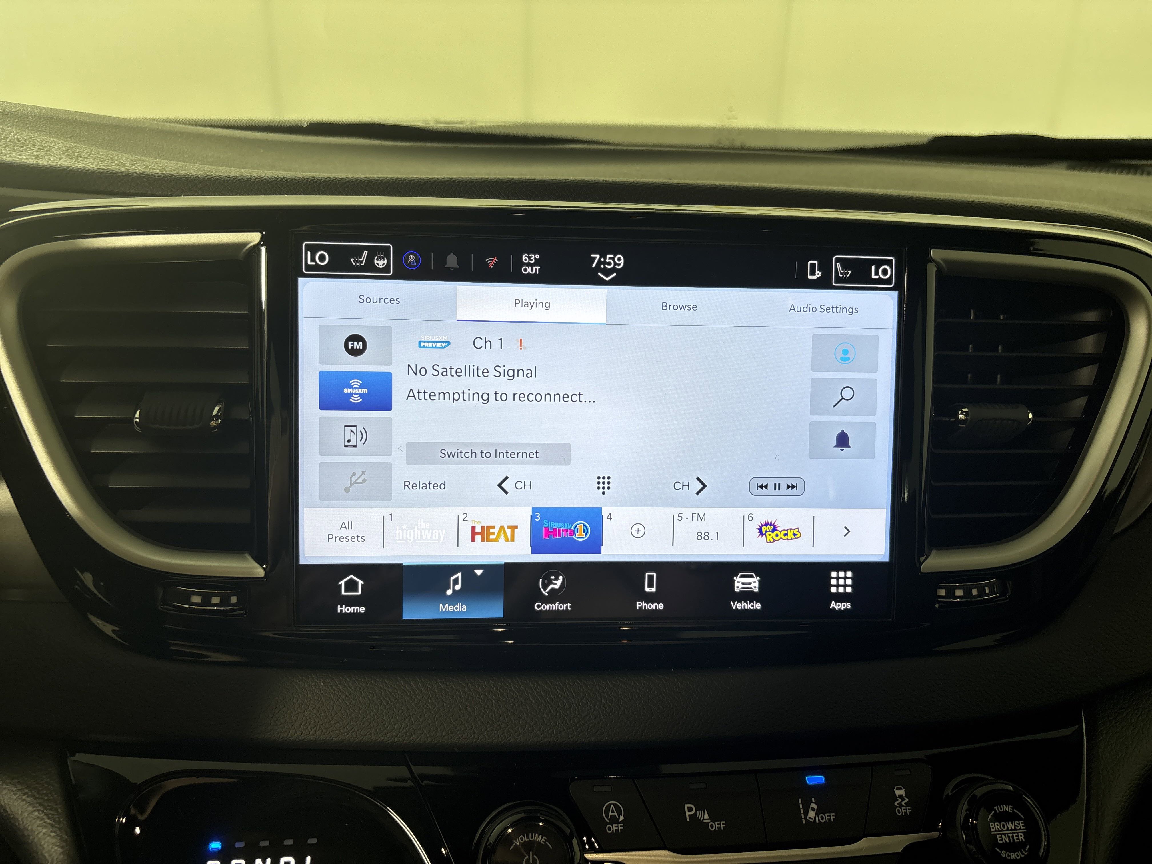 New 2025 Chrysler Voyager LX image 18