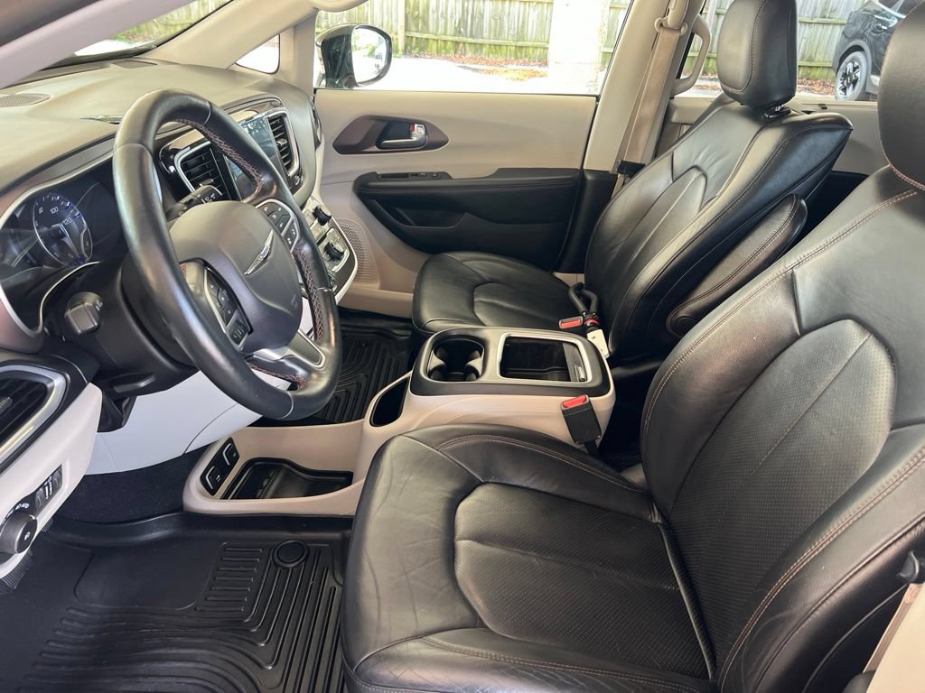 Used 2017 Chrysler Pacifica Touring-L Plus w/ Advanced Safetytec Group FWD image 4