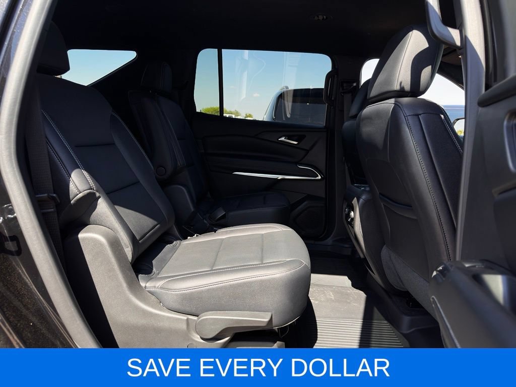 Used 2025 Chevrolet Traverse LT w/ Midnight/Sport Edition FWD image 18