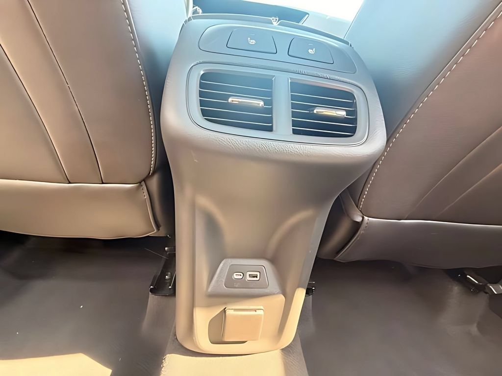 Used 2023 Buick Envision Avenir AWD/4WD image 25