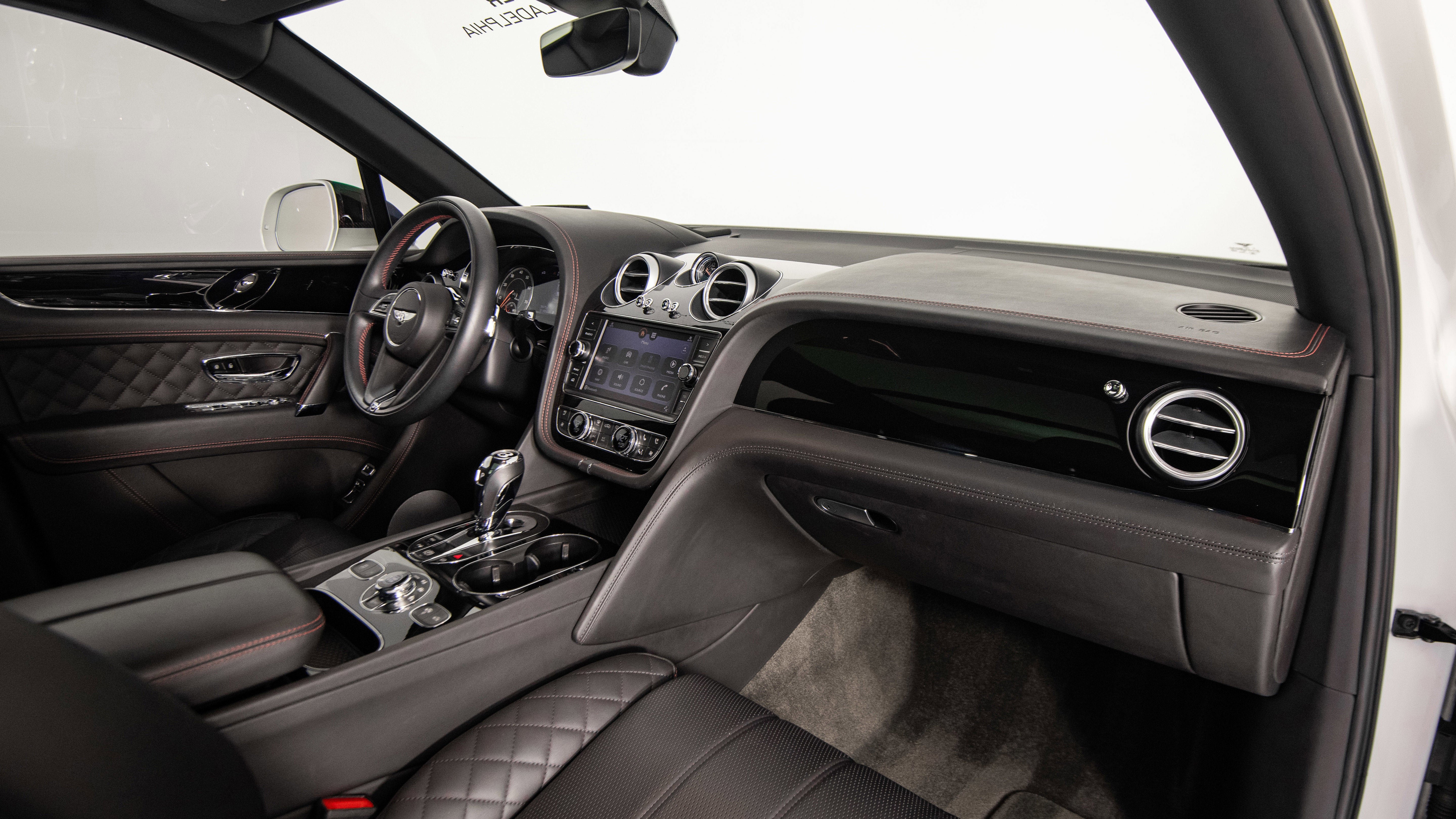 Used 2018 Bentley Bentayga image 49