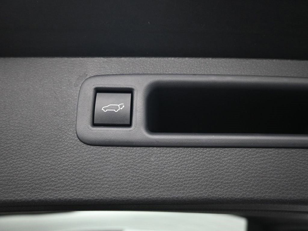 Used 2023 Toyota Highlander XLE image 37