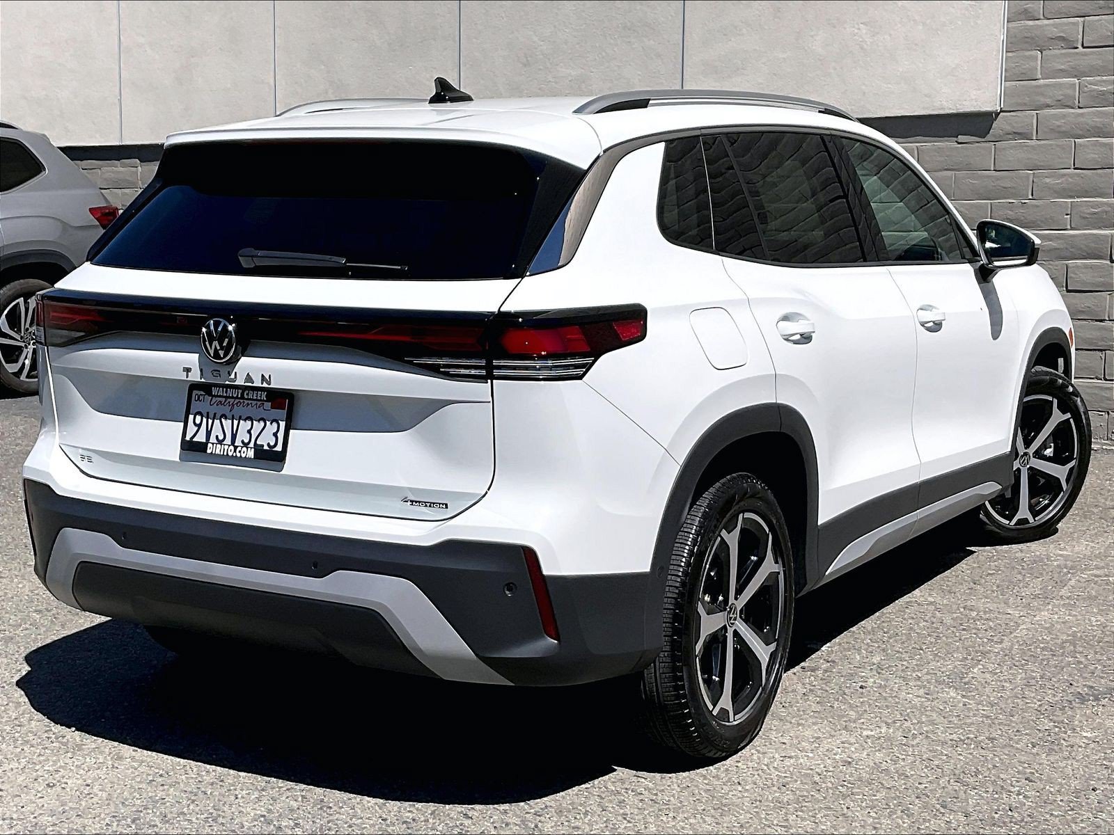 Certified 2025 Volkswagen Tiguan SE AWD/4WD image 12