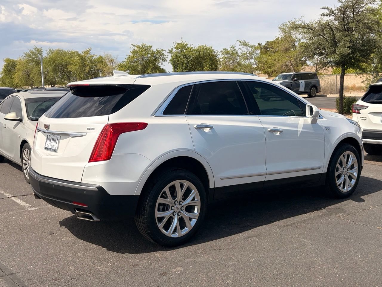 Used 2019 Cadillac XT5 Luxury w/ LPO, Radiant Package FWD image 6