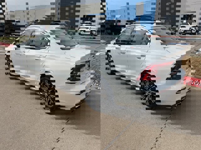 Used 2021 Volvo S60 T8 Inscription image 3