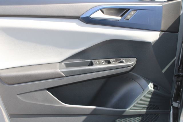 Used 2023 Volkswagen Taos SE image 11