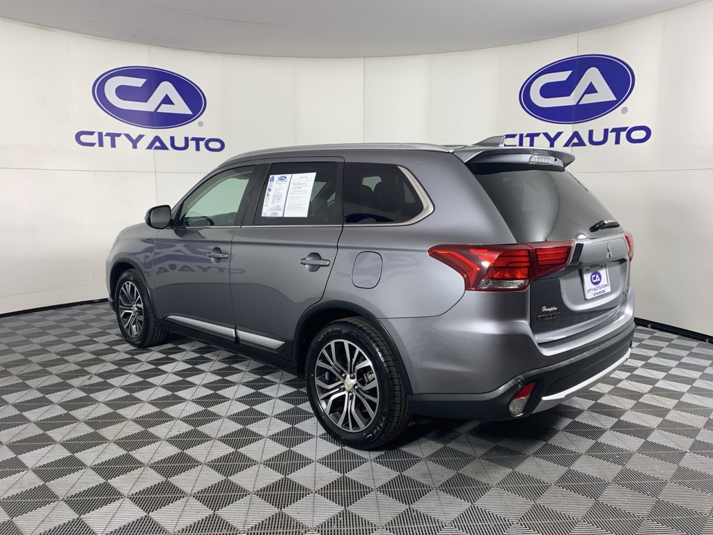 Used 2018 Mitsubishi Outlander SEL image 5
