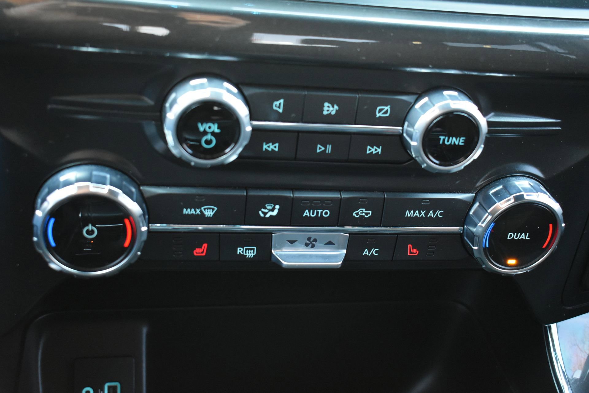 Certified 2022 Ford F150 XLT w/ Equipment Group 302A High image 30