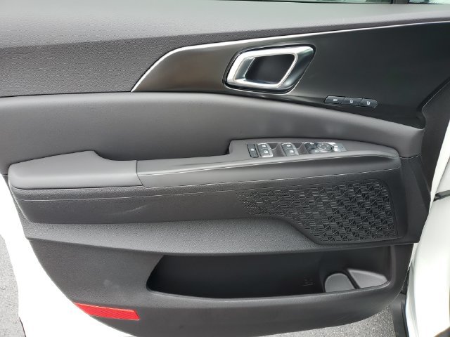 New 2027 Kia Carnival SX w/ Dark Edition Package FWD image 18