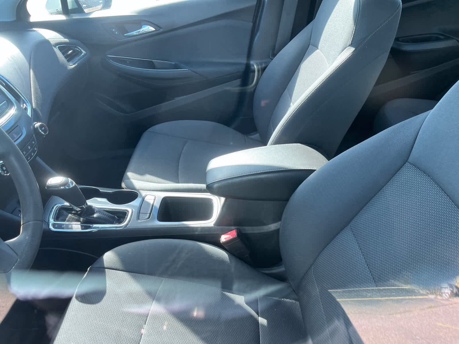 Used 2019 Chevrolet Cruze LS w/ LS Convenience Package FWD image 3