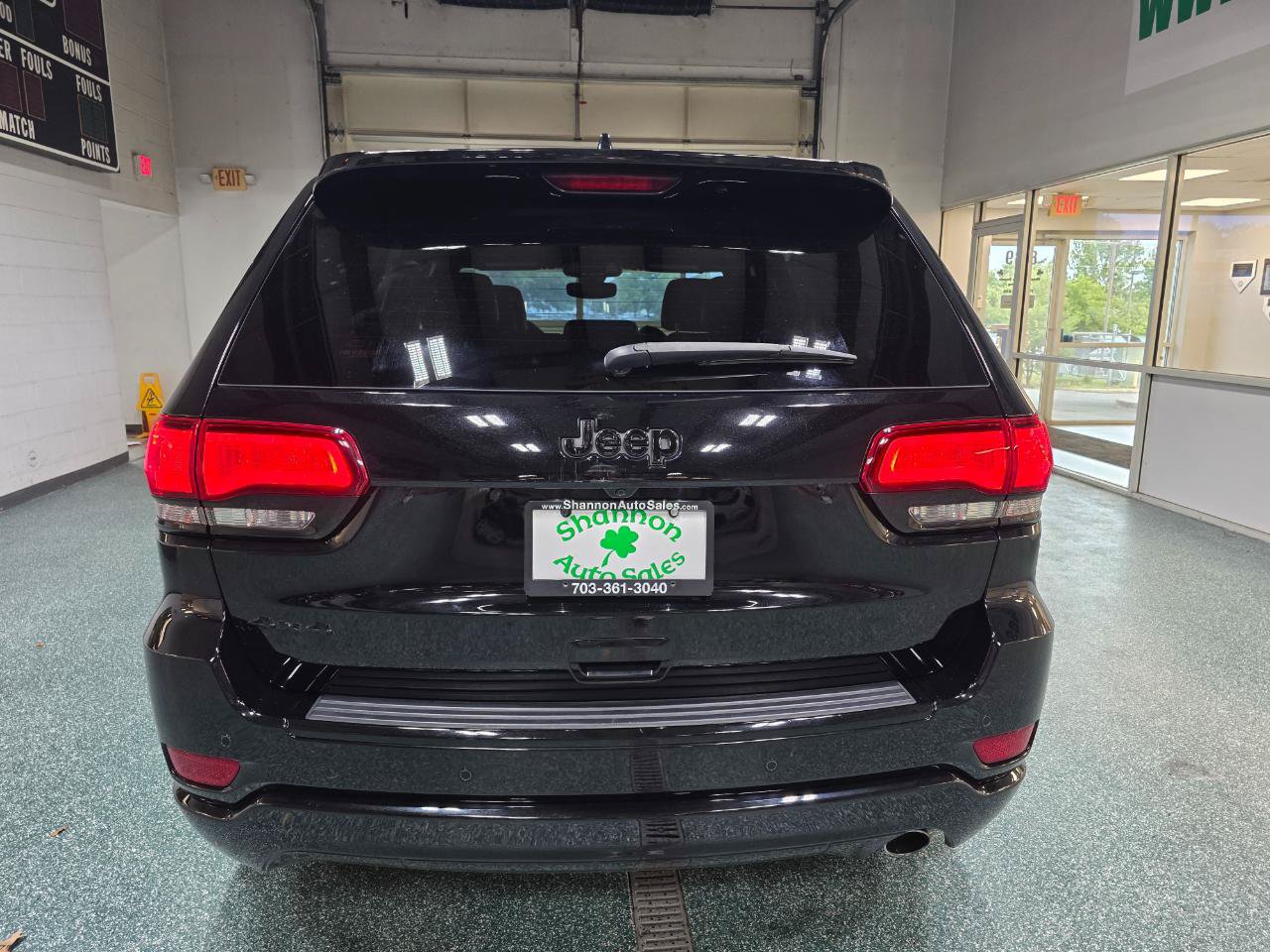 Used 2017 Jeep Grand Cherokee Altitude AWD/4WD image 8