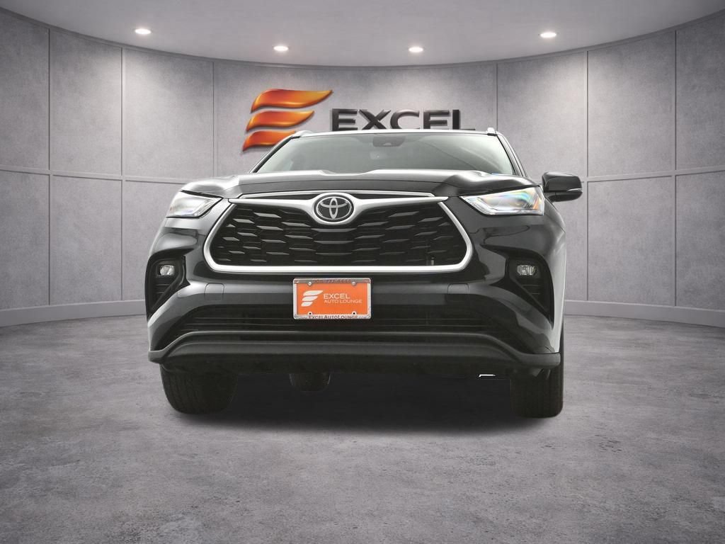 Used 2022 Toyota Highlander XLE AWD/4WD image 48