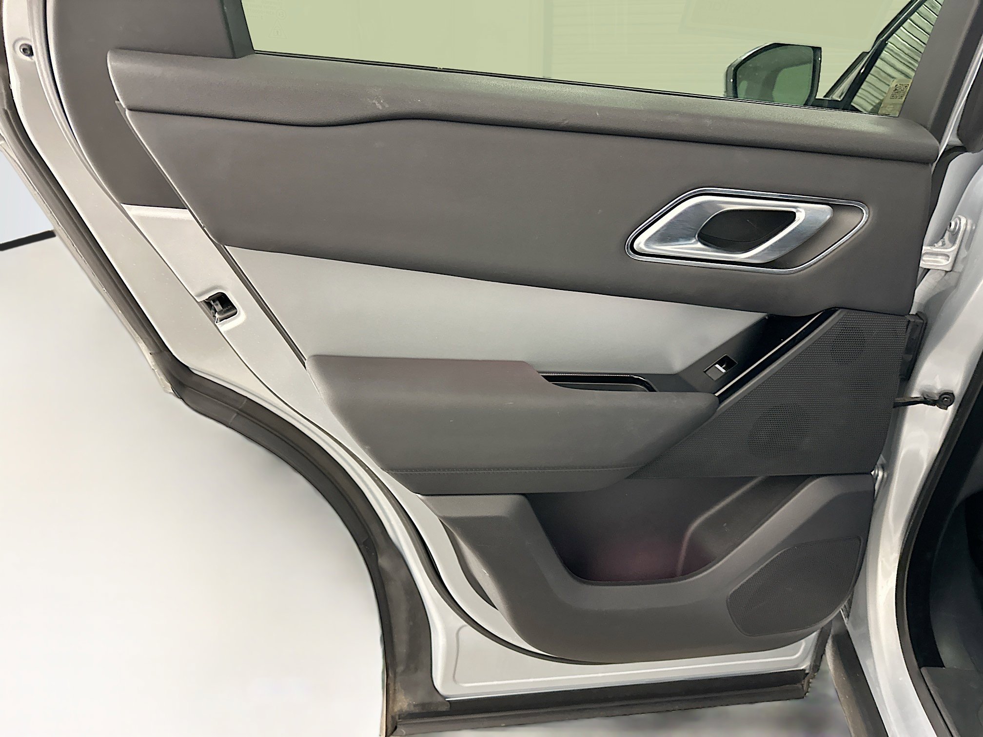 Used 2024 Land Rover Range Rover Velar S image 28