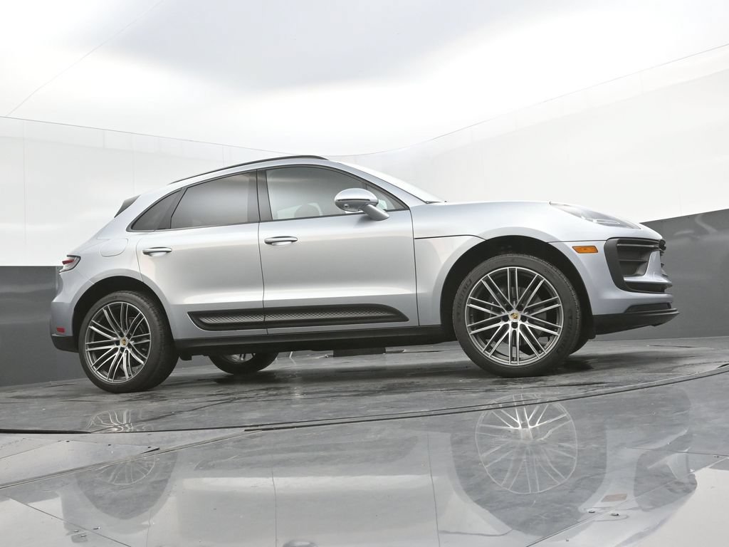 Certified 2026 Porsche Macan AWD/4WD image 34