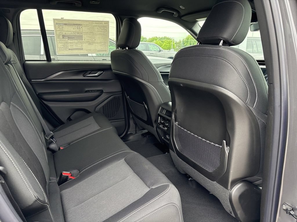 New 2026 Jeep Grand Cherokee Laredo AWD/4WD image 13