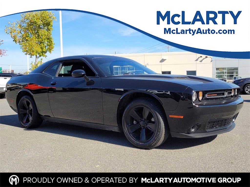 Used 2023 Dodge Challenger SXT image 1