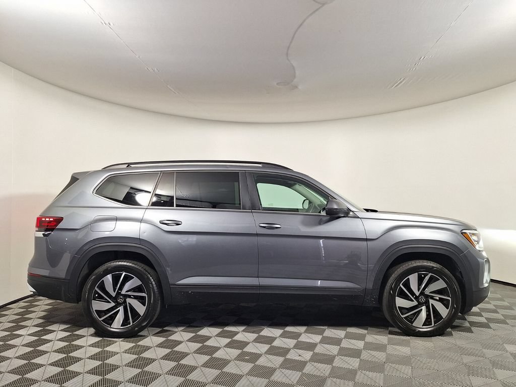 Used 2025 Volkswagen Atlas SE FWD image 4