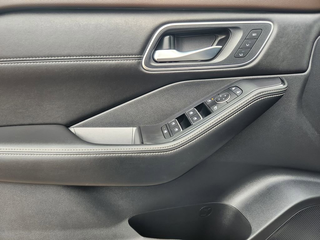 Used 2022 Nissan Rogue Platinum w/ Head-Up Display Package image 6