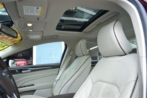 Used 2017 Ford Fusion Platinum AWD/4WD image 12
