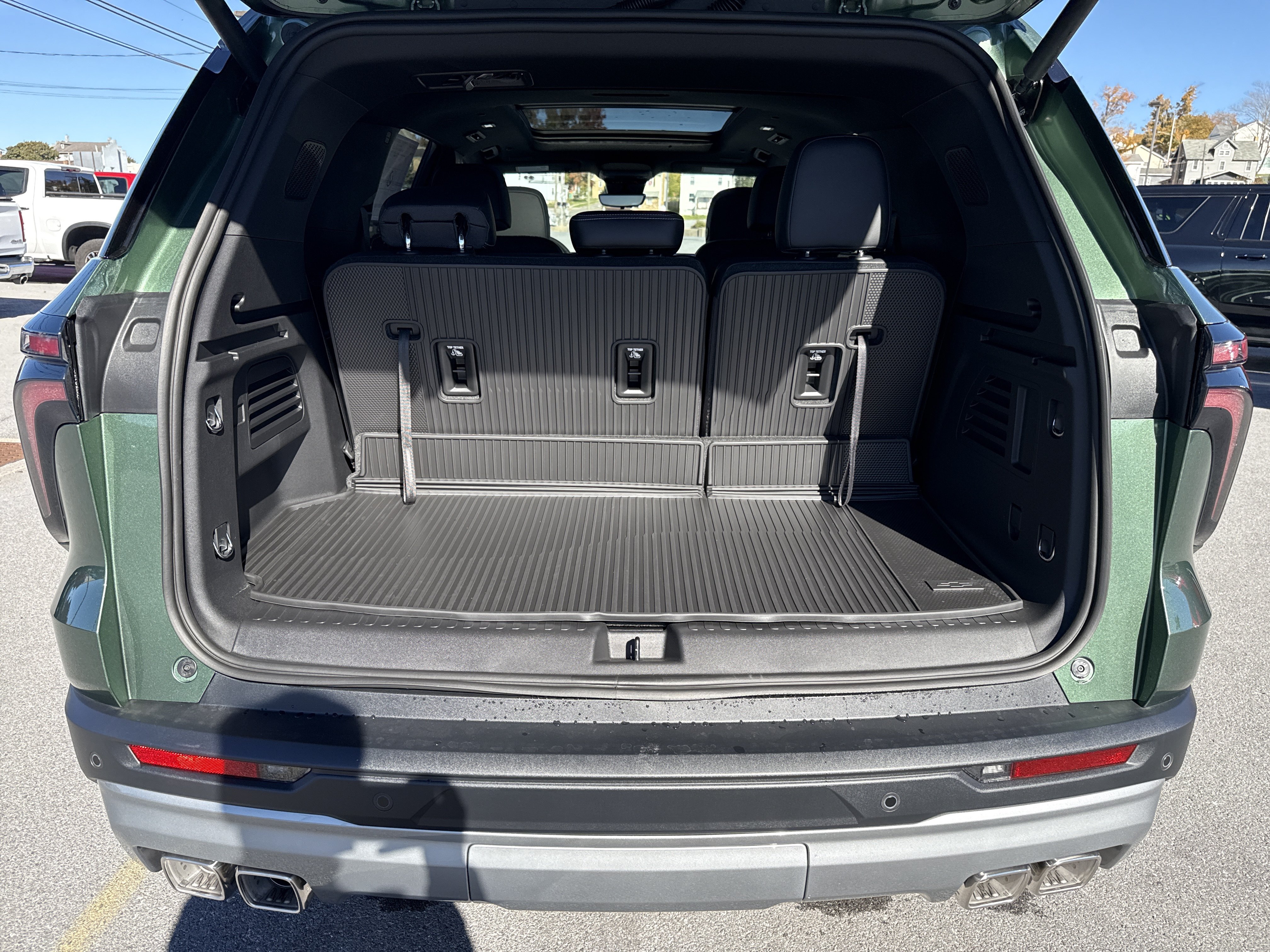 New 2027 Chevrolet Traverse LT w/ Sun and Wheel Package AWD/4WD image 17