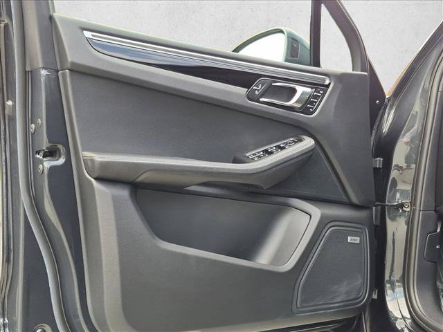 Used 2023 Porsche Macan S AWD/4WD image 9