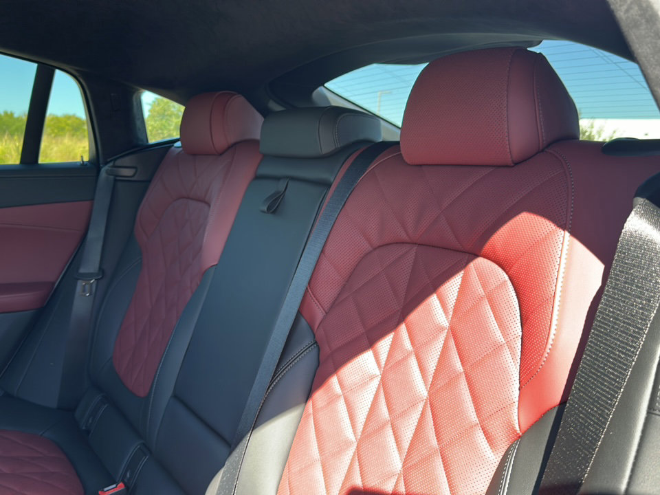 New 2026 BMW X6 xDrive40i w/ Climate Comfort Package image 16