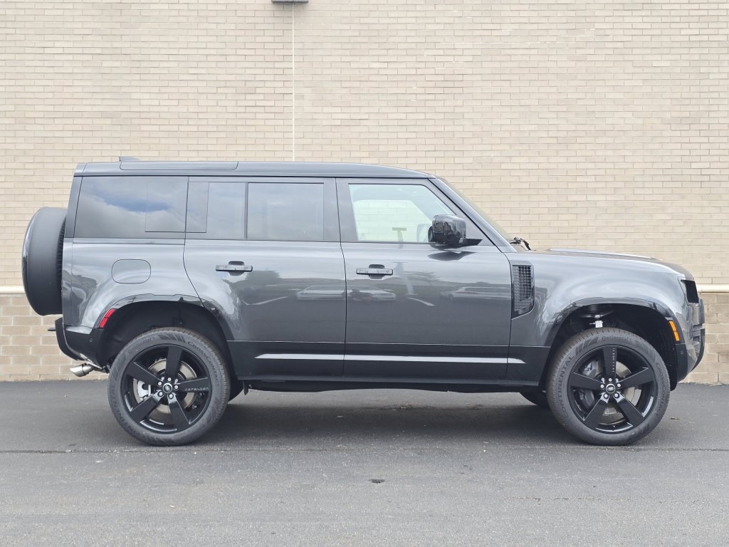 New 2025 Land Rover Defender 110 X-Dynamic SE image 42