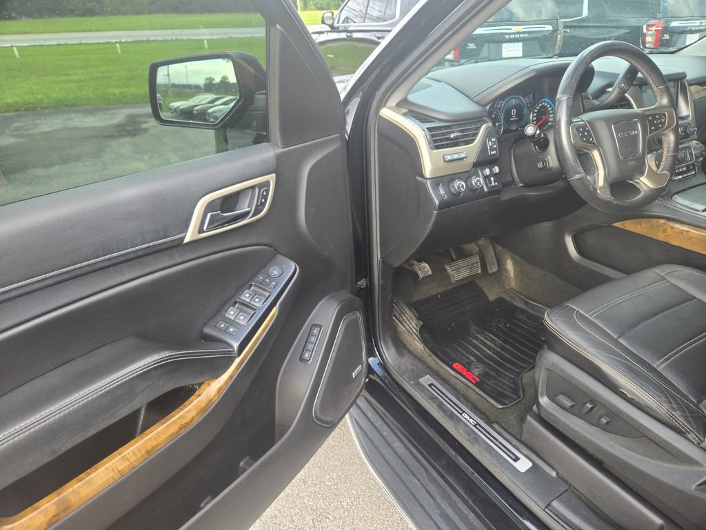 Used 2017 GMC Yukon Denali AWD/4WD image 6