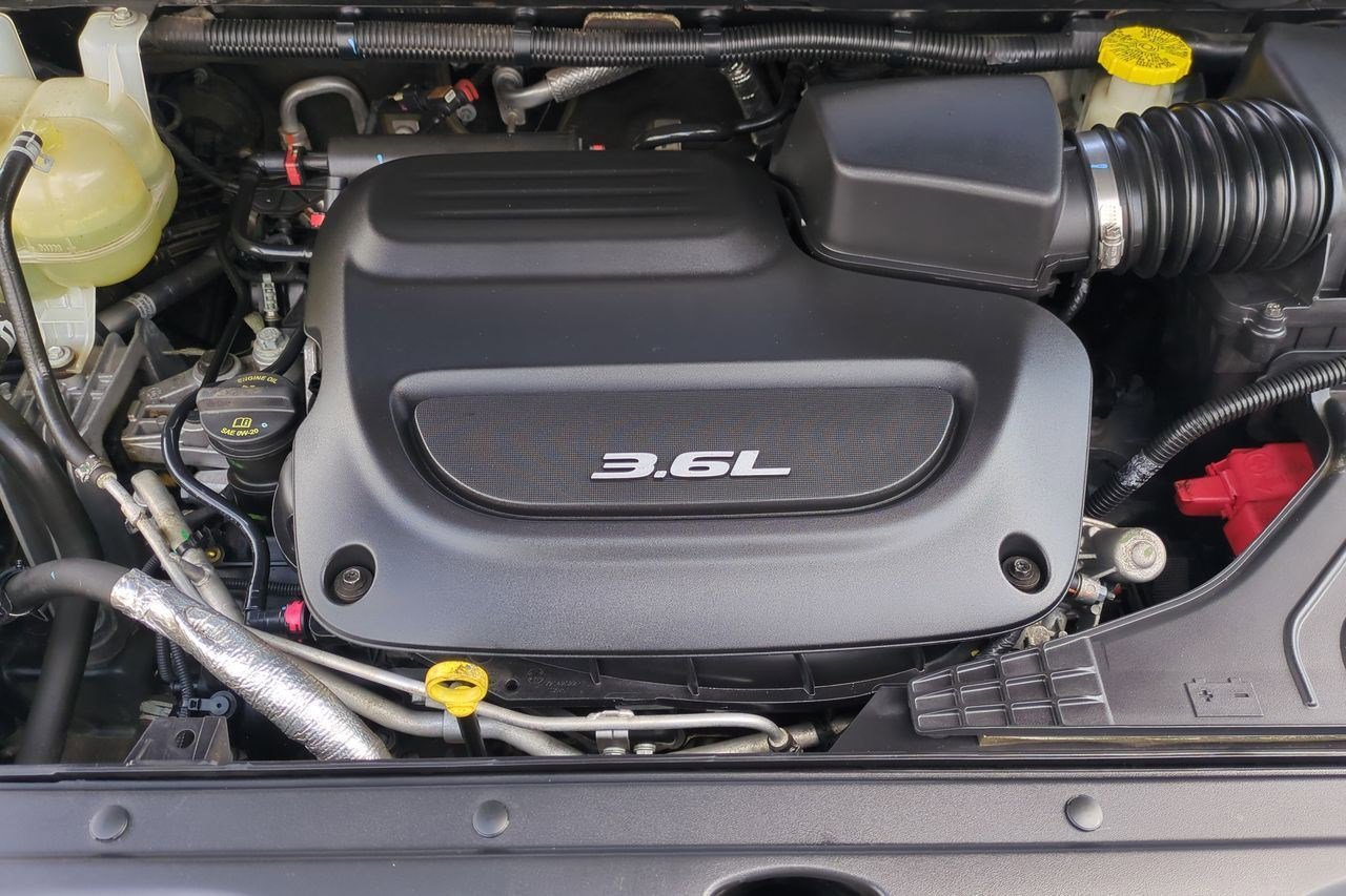 Used 2018 Chrysler Pacifica Limited image 27