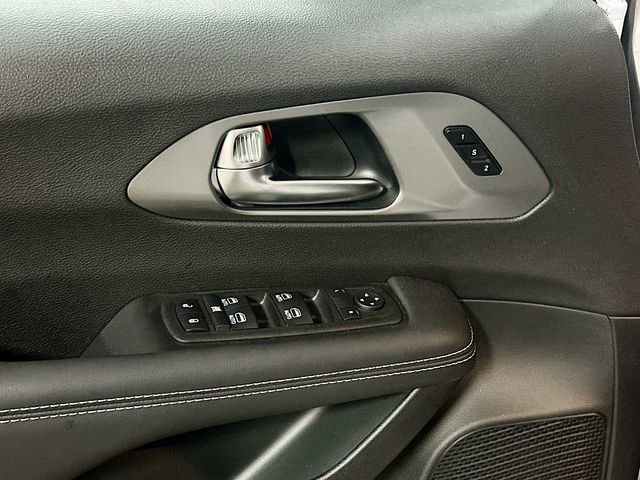 New 2026 Chrysler Pacifica Select image 18