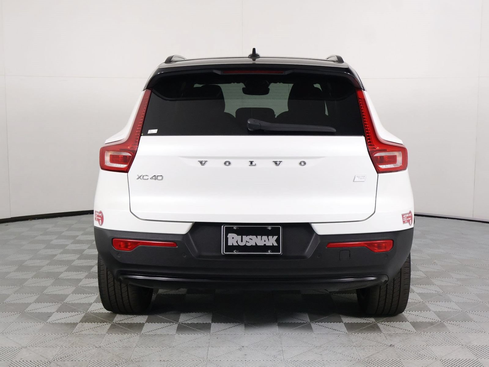 Used 2023 Volvo XC40 Recharge Core AWD/4WD image 5