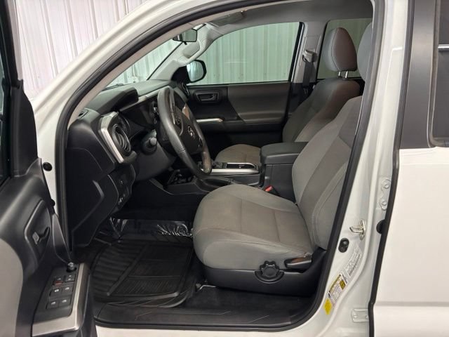 Used 2020 Toyota Tacoma SR5 w/ SR5 Appearance Package (SM) RWD image 2