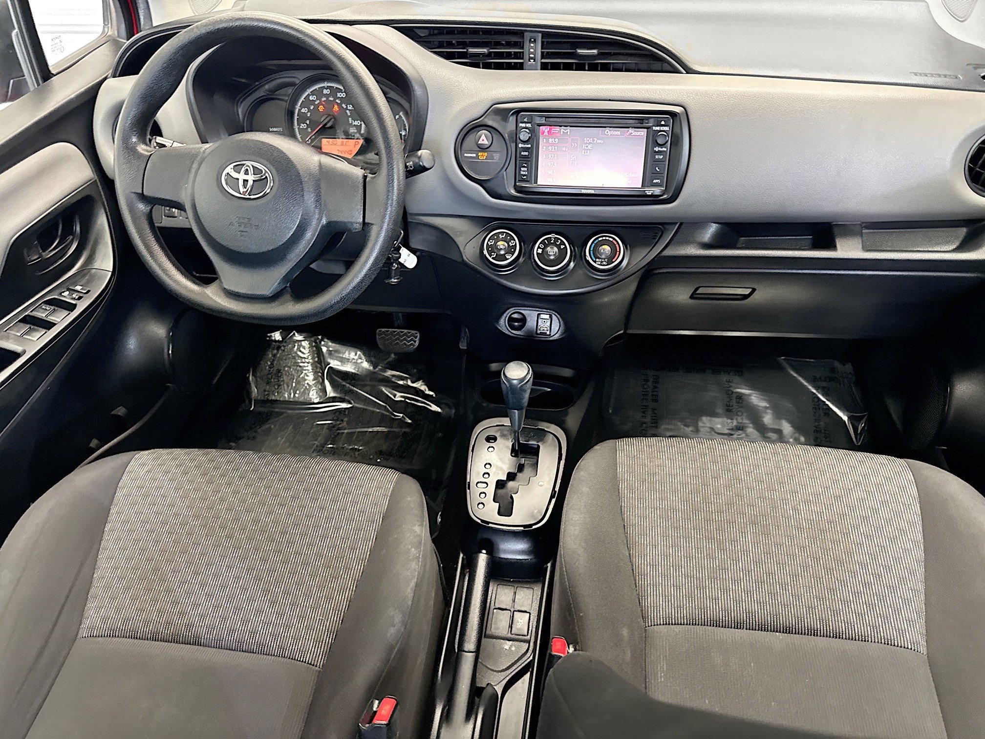 Used 2015 Toyota Yaris L image 12