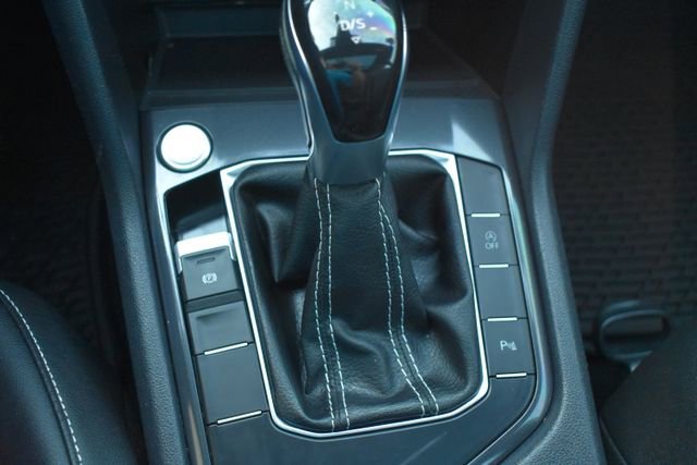 Used 2023 Volkswagen Tiguan SE R-Line image 30