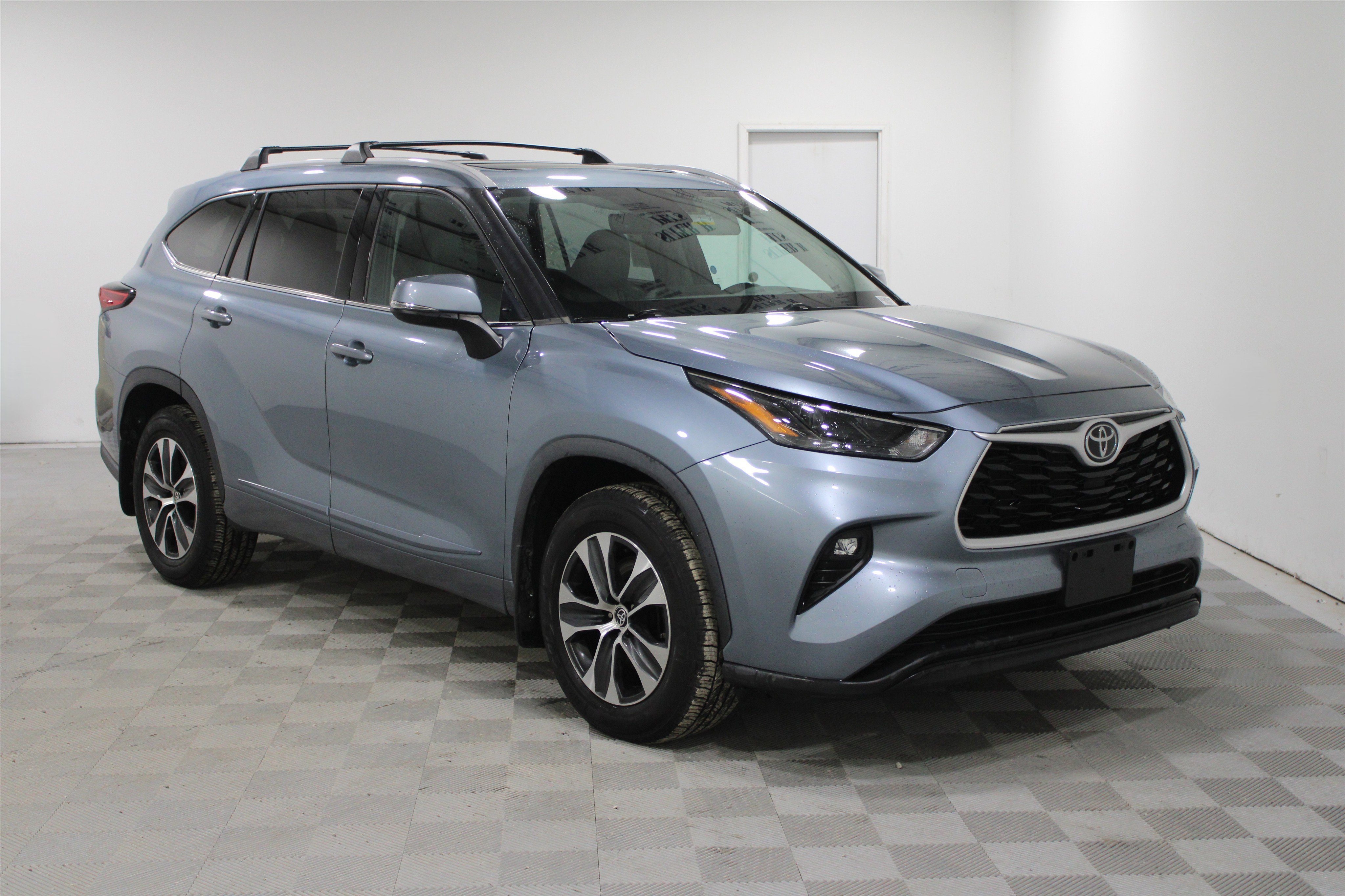 Used 2022 Toyota Highlander XLE image 1