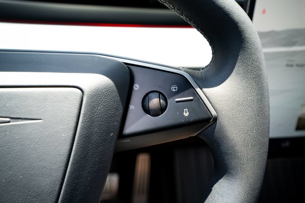 Used 2024 Tesla Cybertruck AWD Crew Cab image 31