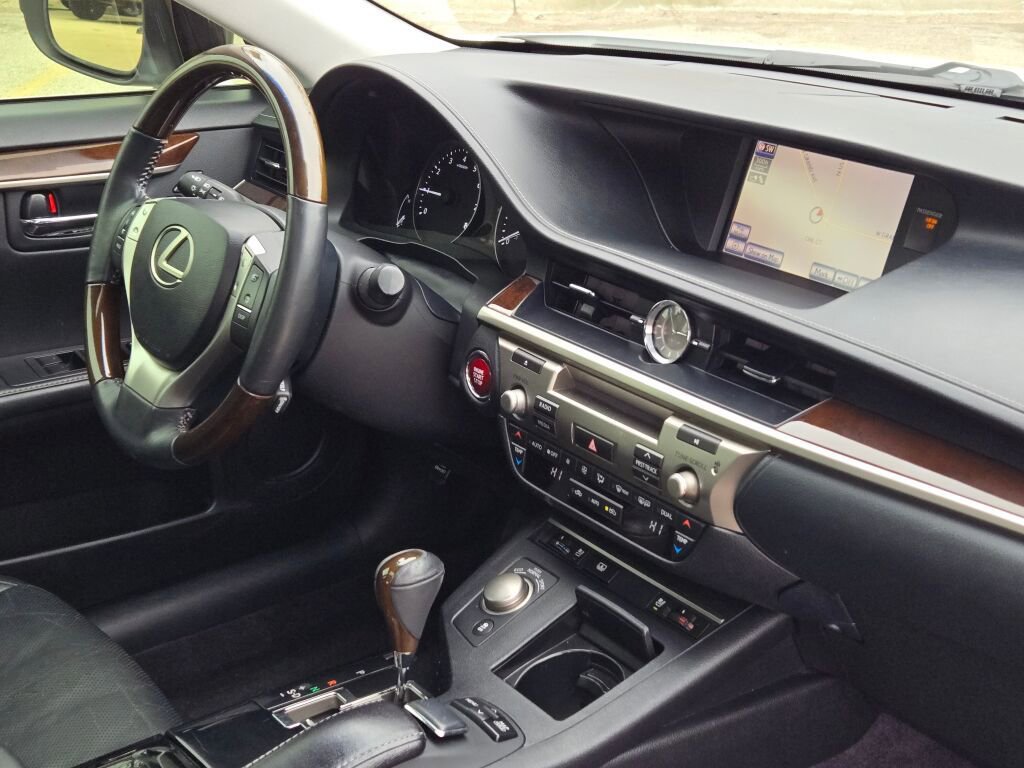 Used 2013 Lexus ES 350 w/ Luxury Pkg image 8