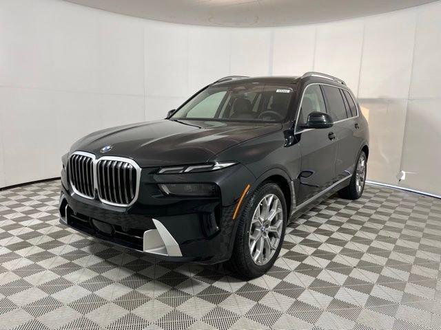 Used 2026 BMW X7 xDrive40i w/ Premium Package image 3