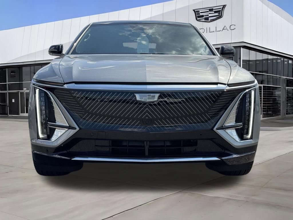 Certified 2025 Cadillac Lyriq Luxury w/ LPO, Floor Liner Package AWD/4WD image 4