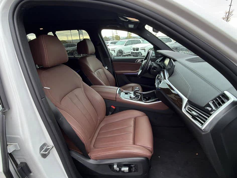 Used 2021 BMW X5 xDrive40i w/ Executive Package AWD/4WD image 2